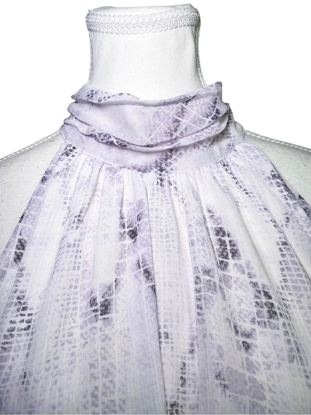 White House Black Market Lavender Snakeskin Halter Tie-Waist Blouse Size L - Picture 4 of 14